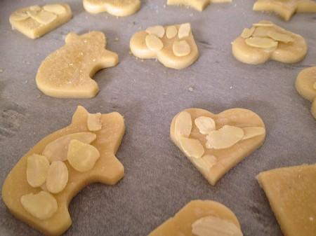 regalos galletas recetas galletas fáciles recetas delikatissen paquetes galletas diseño nisser historias de duendes nórdicos galletas para el café galletas de navidad galletas de mantequilla con almendras galletas de mantequilla galletas danesas galletas con formas galletas con confeti de azúcar galletas caseras para regalo galletas caseras fáciles estilismo de galletas dulces para el café dulces de regalo duendes nórdicos diy galletas blog repostería blog recetas postres blog gastroblogger blog galletas 