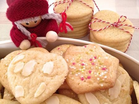 regalos galletas recetas galletas fáciles recetas delikatissen paquetes galletas diseño nisser historias de duendes nórdicos galletas para el café galletas de navidad galletas de mantequilla con almendras galletas de mantequilla galletas danesas galletas con formas galletas con confeti de azúcar galletas caseras para regalo galletas caseras fáciles estilismo de galletas dulces para el café dulces de regalo duendes nórdicos diy galletas blog repostería blog recetas postres blog gastroblogger blog galletas 