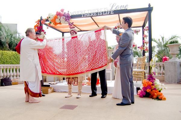 Algo nuevo... Una boda multicultural y con inspiración “médica”