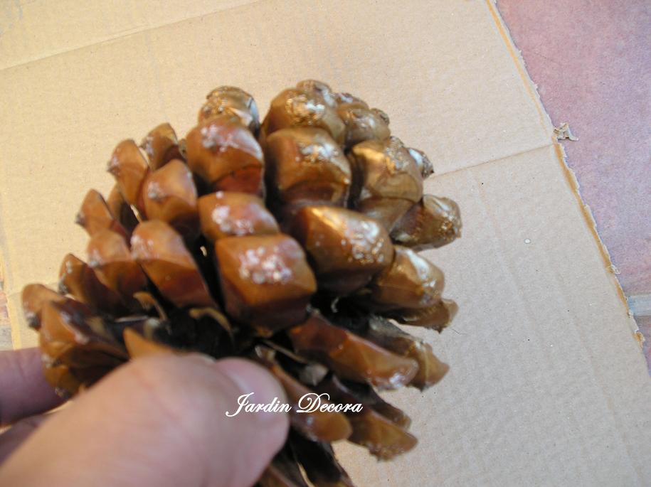 Centro de mesa Navideño con piñas