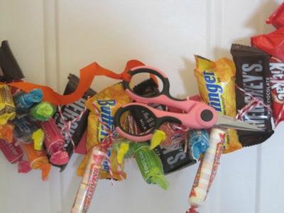 Decoramos la Navidad con una guirnalda de chuches