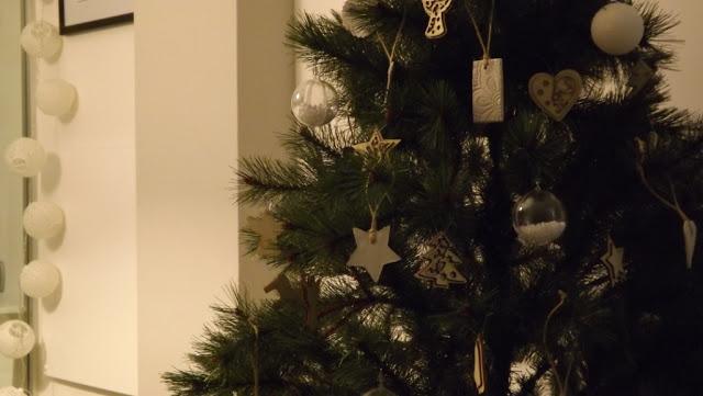 Montando el árbol de navidad...