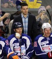Vinny Guadagnino entrenador de Hockey por un dia.