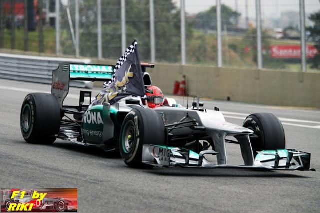 ECCLESTONE SOBRE SCHUMACHER: LA GENTE NO VE AL HEROE