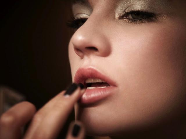 Maquillaje especial con la paleta Christmas Ball - Carnet de Maquillage de Dior.