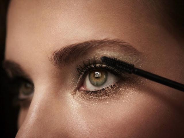 Maquillaje especial con la paleta Christmas Ball - Carnet de Maquillage de Dior.