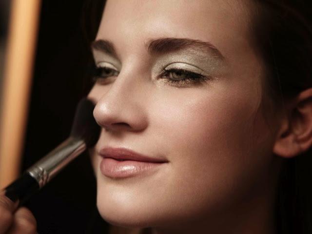 Maquillaje especial con la paleta Christmas Ball - Carnet de Maquillage de Dior.