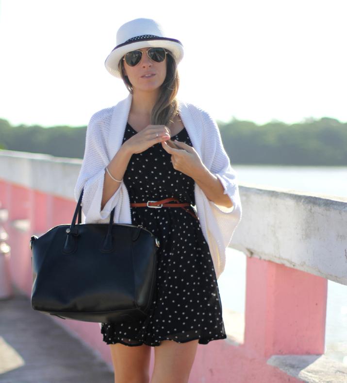 Romantic outfit with dots dress by fashion blogger Mónica Sors