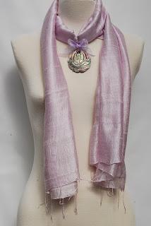 Pañuelos de seda, cómo llevarlos - silk scarves, chic ways to wear them