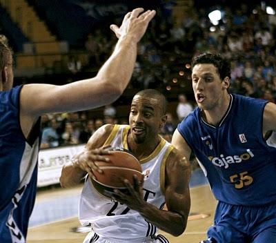 Garbajosa y Bullock evitan la eliminación del Madrid forzando el tercer partido