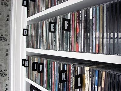 Organizar los cds por orden alfabético