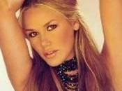 Modelo abortista quiere santa