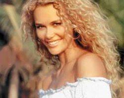 MODELO ABORTISTA QUIERE SER SANTA