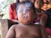 Niño fumador Indonesia