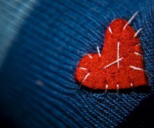 Dale un toque chic a tu ropa poniendole un parche en forma de corazón