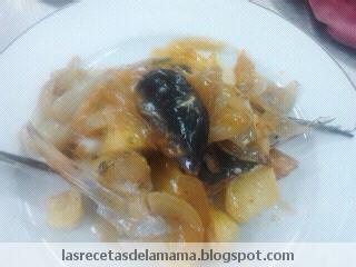 Receta de Merluza con cebolla caramelizada y mejillones