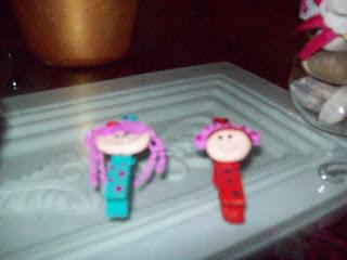 Recicla frasco de Mayonesa, pinzas de madera de ropa y piedras