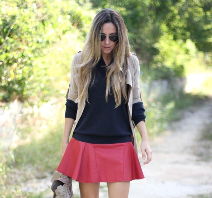 Red skater skirt fashion blogger Mónica Sors