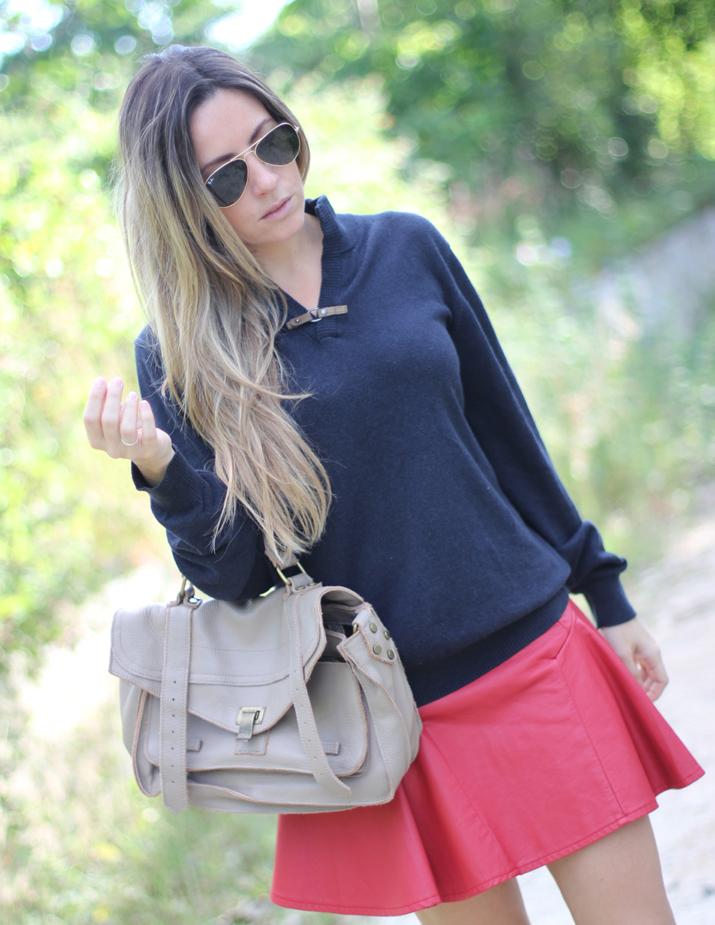 Boyfriend sweater with skater skirt by blogger Mónica Sors