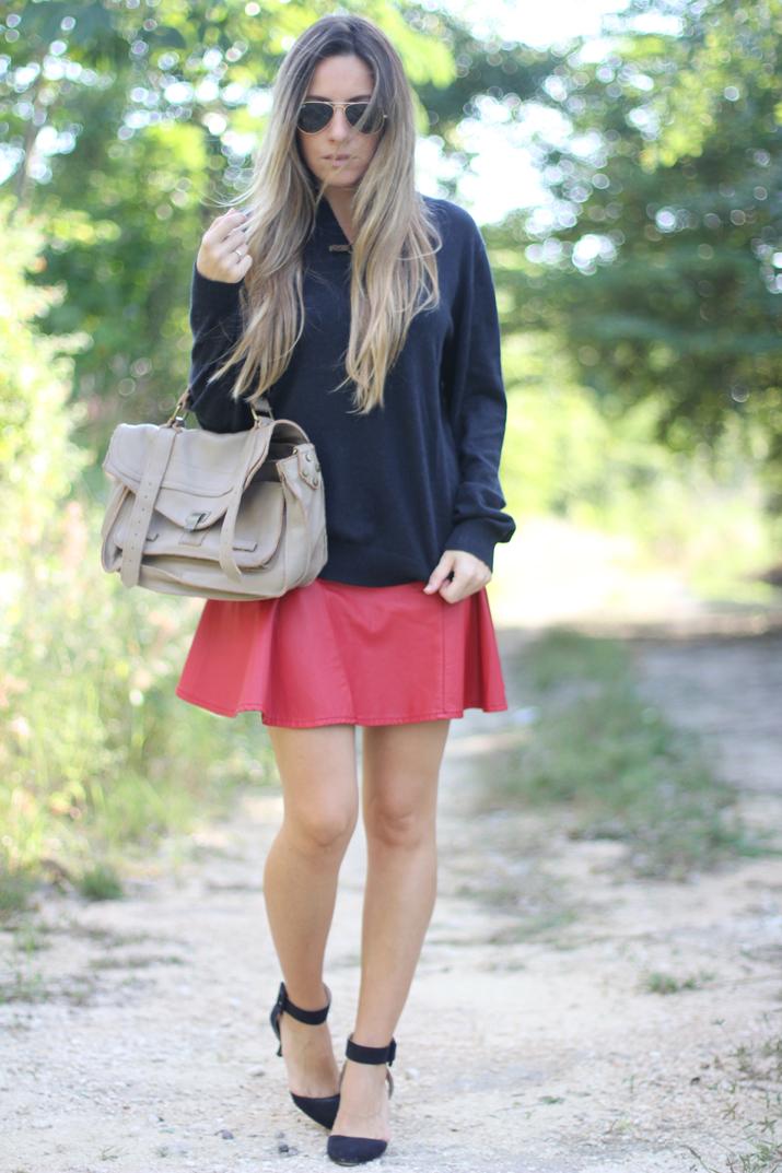 Red skater skirt fashion blogger Mónica Sors