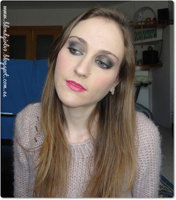 Look de maquillaje morado y oro viejo [pigmentos Meow Cosmetics]