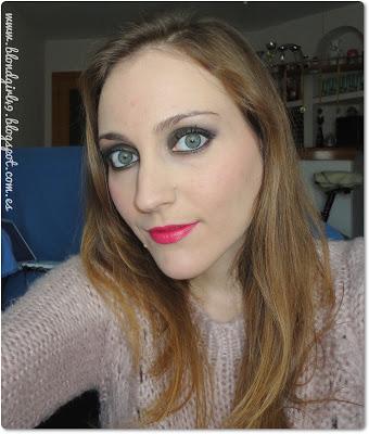Look de maquillaje morado y oro viejo [pigmentos Meow Cosmetics]