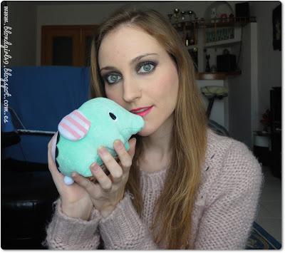 Look de maquillaje morado y oro viejo [pigmentos Meow Cosmetics]