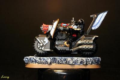 Motorista con rifle de plasma de los Ángeles Oscuros