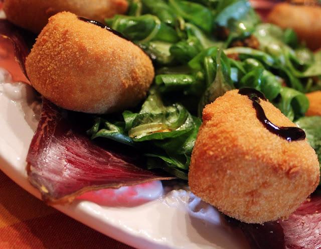 ensalada-canonigos-cecina-camembert-kikos