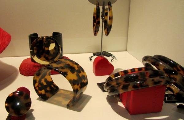 Lvxvry Jewels (II) .....