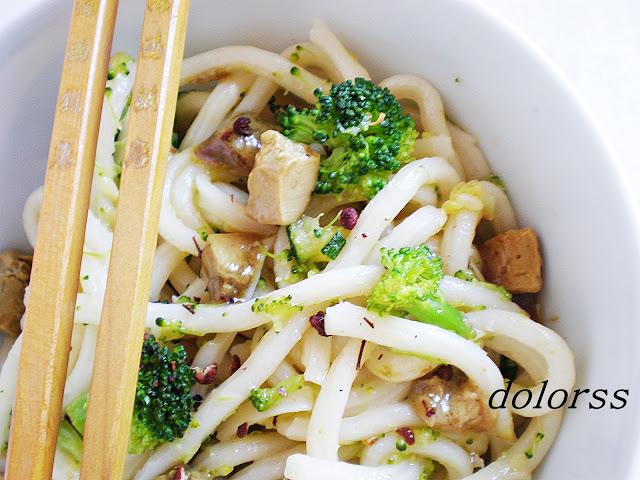 Fideos udon con verduras y foie micuit  (Wok)