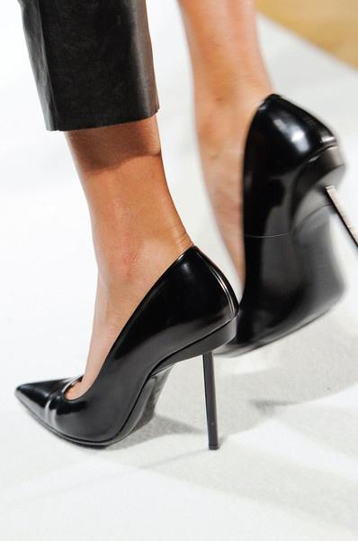 STILETTO STRENGHT _ AL GYM EN TACONES !