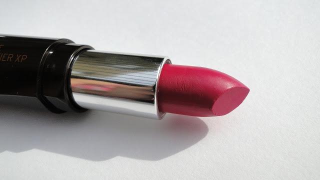 Labios fuertes y amplificados.