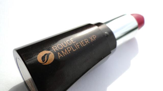 Labios fuertes y amplificados.