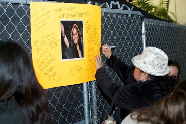 Chicago recuerdan a la cantante Jenni Rivera en una vigilia (+fotos)