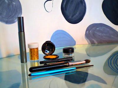 Maquillaje de ojos dorado