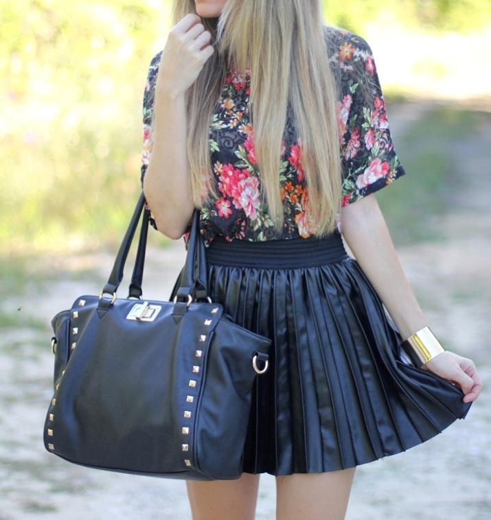 Leather like skirt blogger Mónica Sors