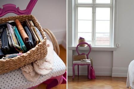 suelo madera espigada lámparas de colores estilo nórdico estilo escandinavo diseño de interiores decorar en colores pastel decoración sencilla decoración femenina decoración en blanco con toques de color decoración diy decoración de salones decoración de oficina decoración de interiores decoración de habitación de hobby decoración de estudios decoración creativa Decoración alegre cojines colores pastel cajas de colores decoración blog estilo nórdico blog de interiores blog de decoración accesorios para el hogar estilo nórdico Accesorios para el hogar de colores accesorios colores 