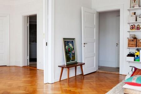 suelo madera espigada lámparas de colores estilo nórdico estilo escandinavo diseño de interiores decorar en colores pastel decoración sencilla decoración femenina decoración en blanco con toques de color decoración diy decoración de salones decoración de oficina decoración de interiores decoración de habitación de hobby decoración de estudios decoración creativa Decoración alegre cojines colores pastel cajas de colores decoración blog estilo nórdico blog de interiores blog de decoración accesorios para el hogar estilo nórdico Accesorios para el hogar de colores accesorios colores 