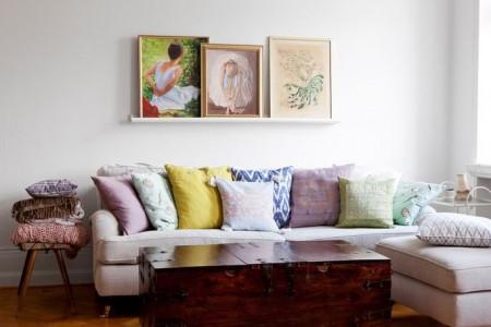 suelo madera espigada lámparas de colores estilo nórdico estilo escandinavo diseño de interiores decorar en colores pastel decoración sencilla decoración femenina decoración en blanco con toques de color decoración diy decoración de salones decoración de oficina decoración de interiores decoración de habitación de hobby decoración de estudios decoración creativa Decoración alegre cojines colores pastel cajas de colores decoración blog estilo nórdico blog de interiores blog de decoración accesorios para el hogar estilo nórdico Accesorios para el hogar de colores accesorios colores 