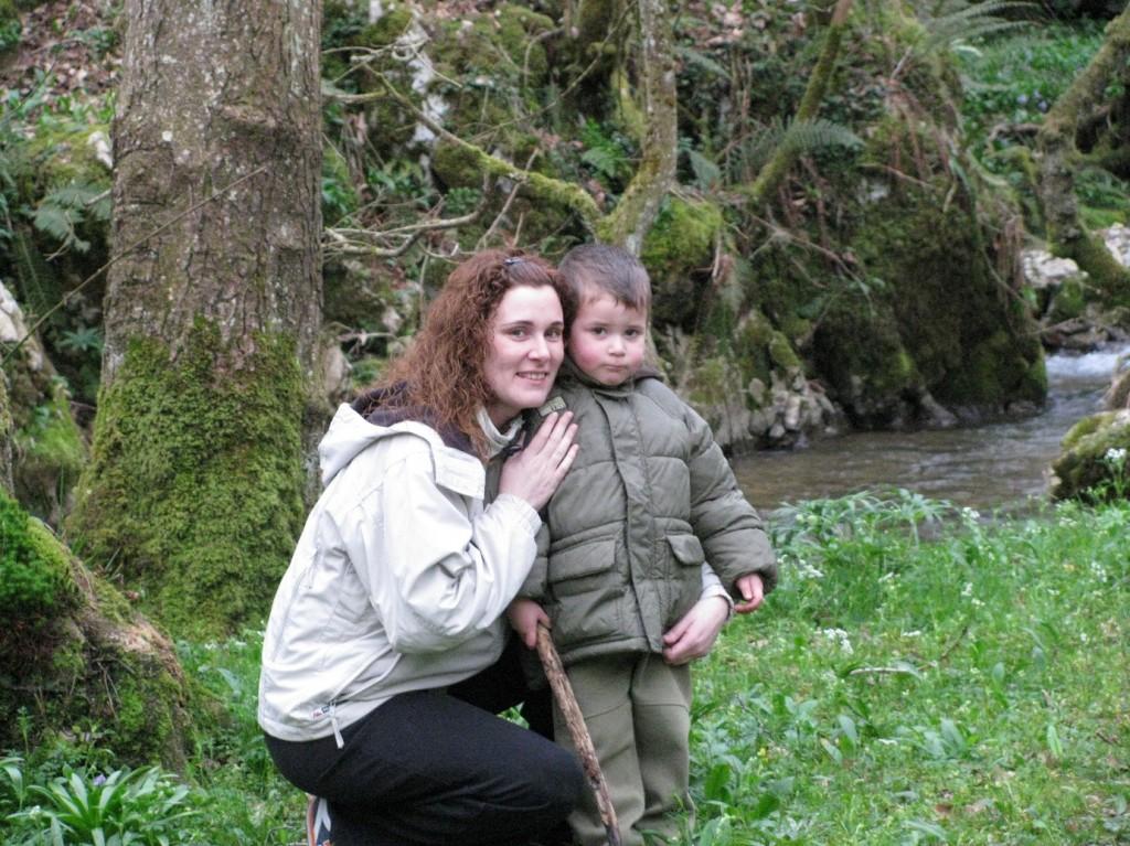 Al rio a tirar piedras