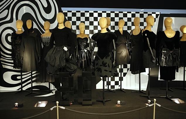 EXPOSICIÓN LITTLE BLACK DRESS CC MODA SHOPPING EN MADRID