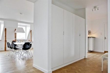 vigas de madera ático suelos de roble espigado sofa blanco ikea sillas emaes dsx side chair bertoia promoción kenay home muebles vitra muebles knoll muebles eames muebles de diseño contemporáneo lounge chair eames diseño nórdico diseño de interiores decoración sueca decoración salones decoración nórdica decoración escandinava decoración en blanco decoración de interiores decoración de áticos decoración comedores decoración cocinas cocinas modernas blog nórdico blog interiorismo blog decoración 