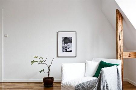 vigas de madera ático suelos de roble espigado sofa blanco ikea sillas emaes dsx side chair bertoia promoción kenay home muebles vitra muebles knoll muebles eames muebles de diseño contemporáneo lounge chair eames diseño nórdico diseño de interiores decoración sueca decoración salones decoración nórdica decoración escandinava decoración en blanco decoración de interiores decoración de áticos decoración comedores decoración cocinas cocinas modernas blog nórdico blog interiorismo blog decoración 