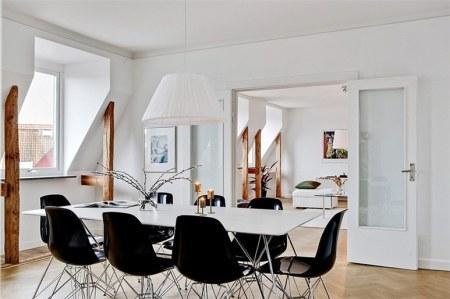 vigas de madera ático suelos de roble espigado sofa blanco ikea sillas emaes dsx side chair bertoia promoción kenay home muebles vitra muebles knoll muebles eames muebles de diseño contemporáneo lounge chair eames diseño nórdico diseño de interiores decoración sueca decoración salones decoración nórdica decoración escandinava decoración en blanco decoración de interiores decoración de áticos decoración comedores decoración cocinas cocinas modernas blog nórdico blog interiorismo blog decoración 