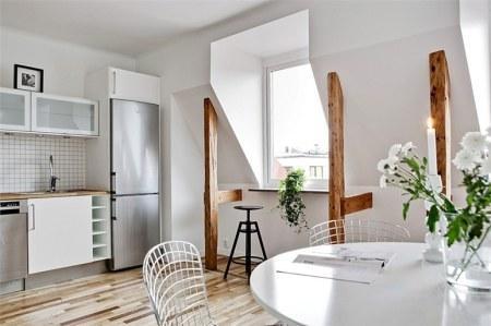 vigas de madera ático suelos de roble espigado sofa blanco ikea sillas emaes dsx side chair bertoia promoción kenay home muebles vitra muebles knoll muebles eames muebles de diseño contemporáneo lounge chair eames diseño nórdico diseño de interiores decoración sueca decoración salones decoración nórdica decoración escandinava decoración en blanco decoración de interiores decoración de áticos decoración comedores decoración cocinas cocinas modernas blog nórdico blog interiorismo blog decoración 