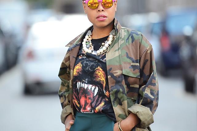 NobodyKnowsMarc.com-Gianluca-Senese-street-style-fashion-photography-milan-fashion-week-military-jacket-camouflage-mirror-sunglasses-pink-givenchy-dog-tee-shirt-big-necklace-