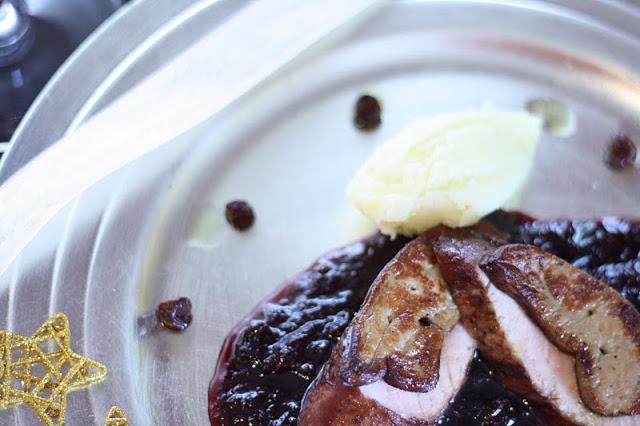 SOLOMILLO DE CERDO CON FOIE Y SALSA DE FRAMBUESA.