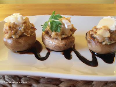 Champiñones rellenos con Jamón Serrano y Queso Cabra