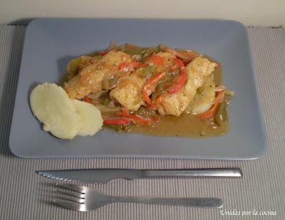 Lomos de merluza encebollados